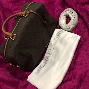 Micheal kors medium satchel bag